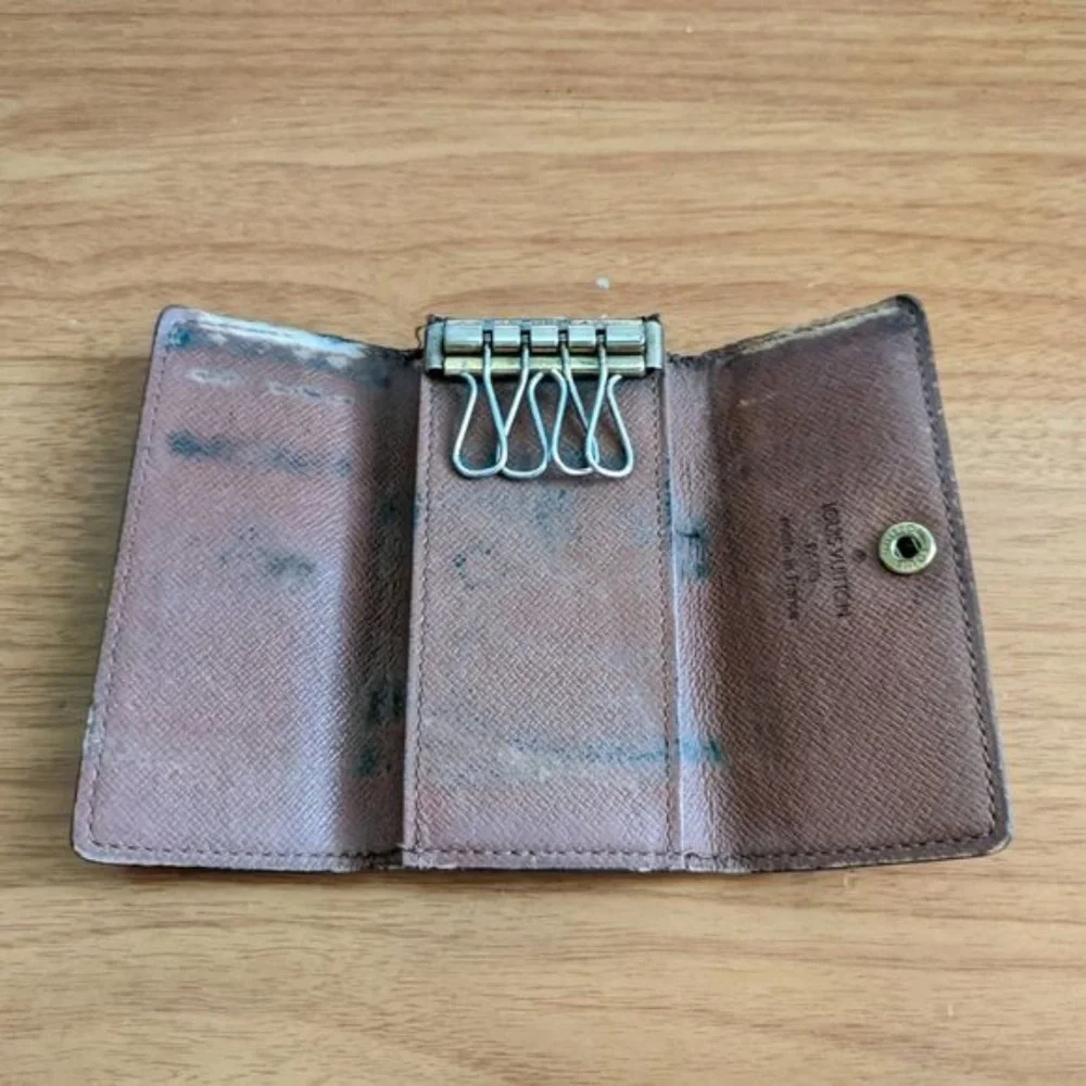 Louis Vuitton Monogram Key Holder/Wallet #1246💥PRICE DROP💥